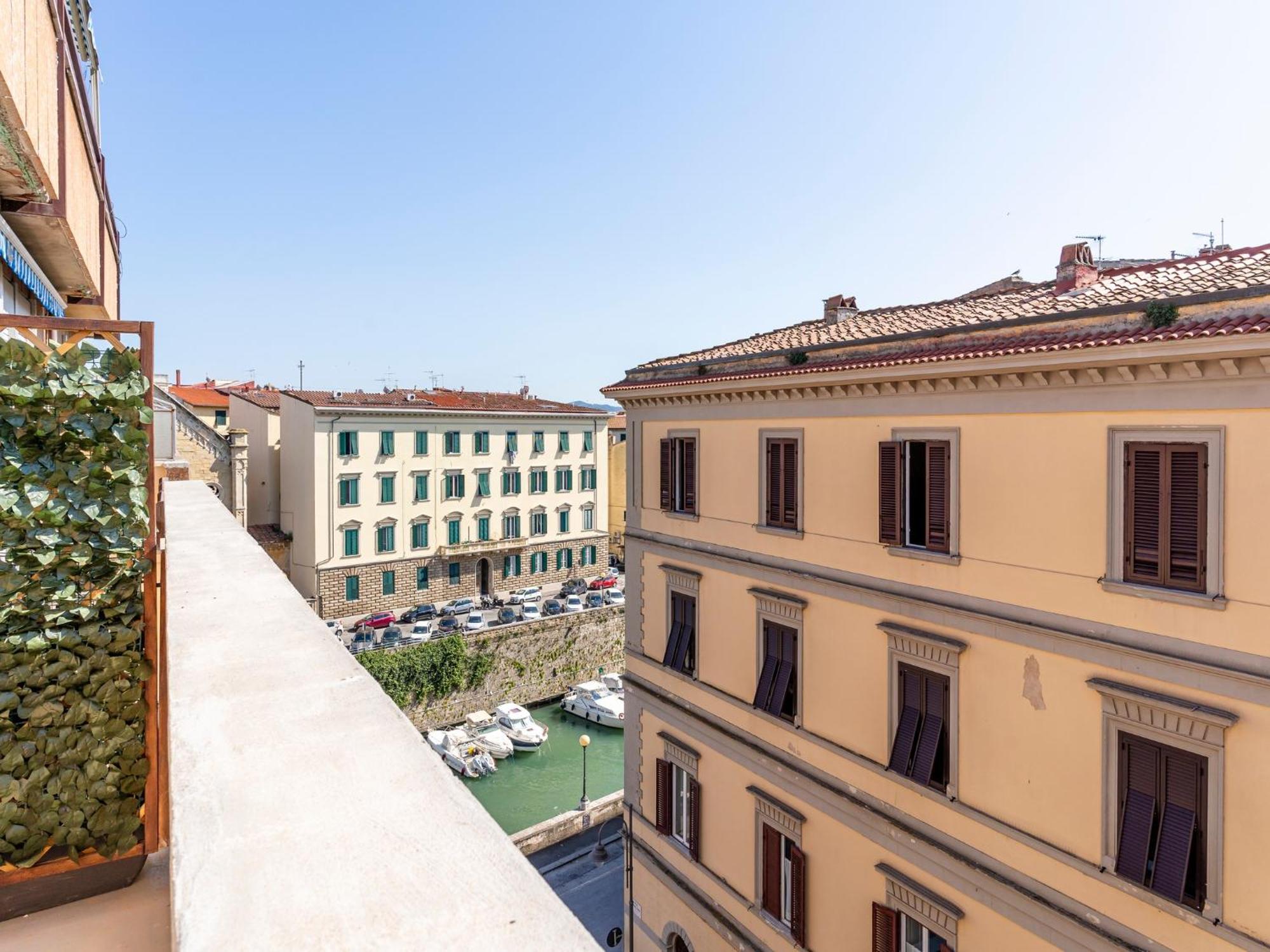 Livorno Central And Modern 2 Apts & 1 Room! Экстерьер фото
